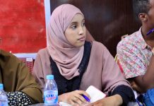 Gudoomiyaha  dhalinyarada gobolka Benadir Mudane Cabdikafi Maxamuud Makaraan ayaa maanta Xarunta Dhallinyarada Gobolka Banaadir ku Daah Furay Tababar